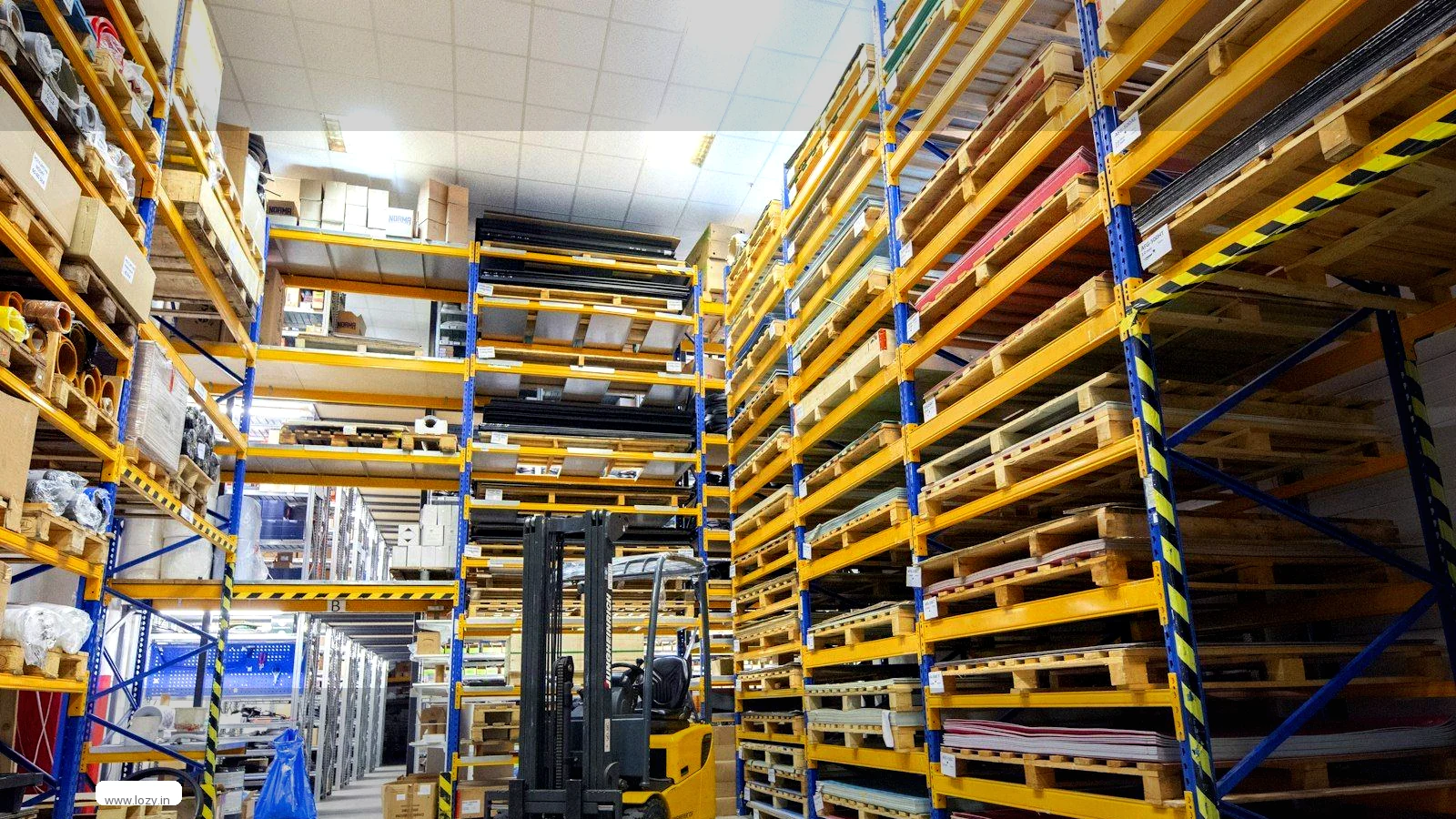Racked interior with high clear height at the Lozy facility in Manesar Sector 8, Gurugram, used for apparel and fashion storage